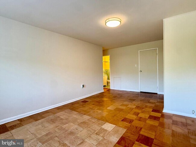 Foto del edificio - 10201 Grosvenor Pl