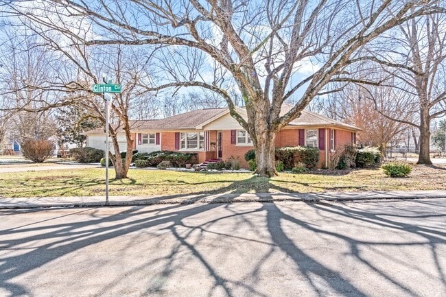 Building Photo - 2741 Clinton Cir