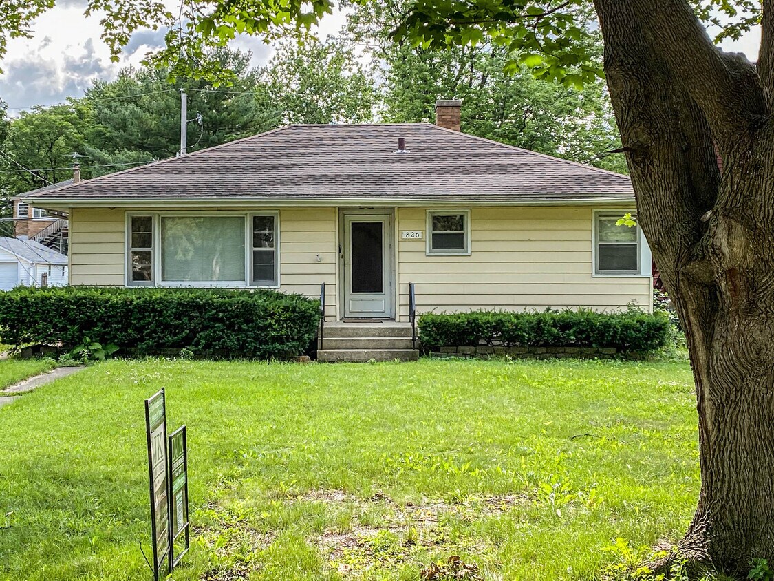 Front Fascade - 820 N Loomis St