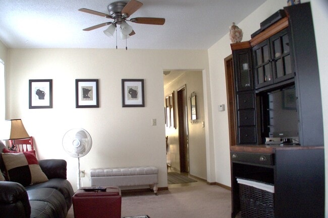 Living - 727 Bolles St