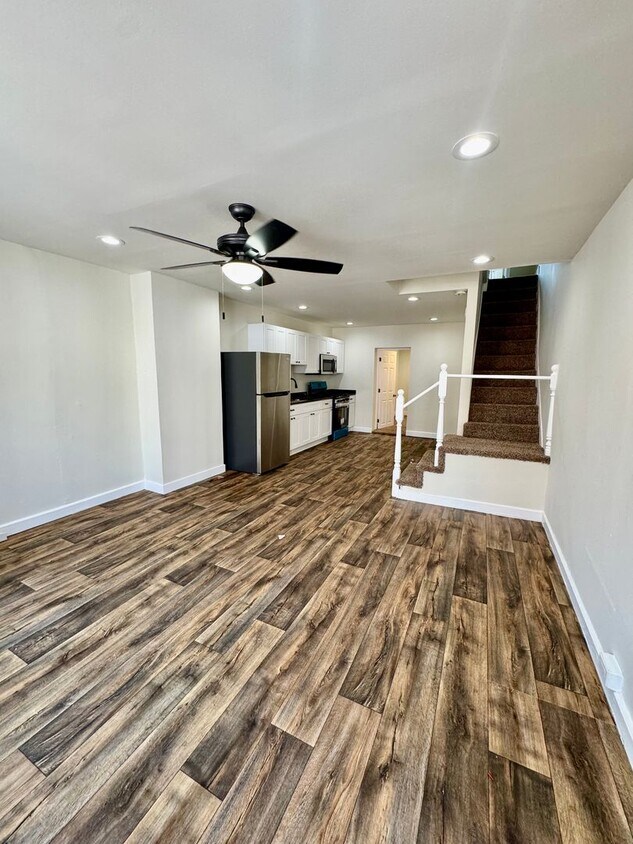 Foto principal - Spacious 3-Bedroom Home with In-Unit Laundry