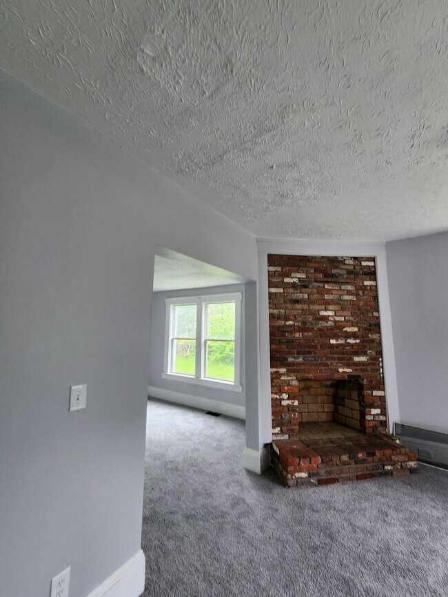 Foto del edificio - Large 3 Bedroom Home For Rent on Kimberly