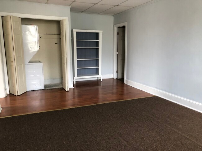 Building Photo - 806 Glenbrook Ave