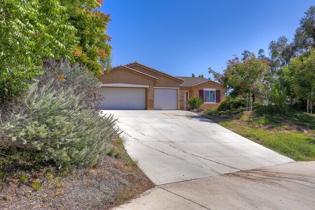 Foto del edificio - Charming 1-Story Corner Lot Home with Great Room & Patio