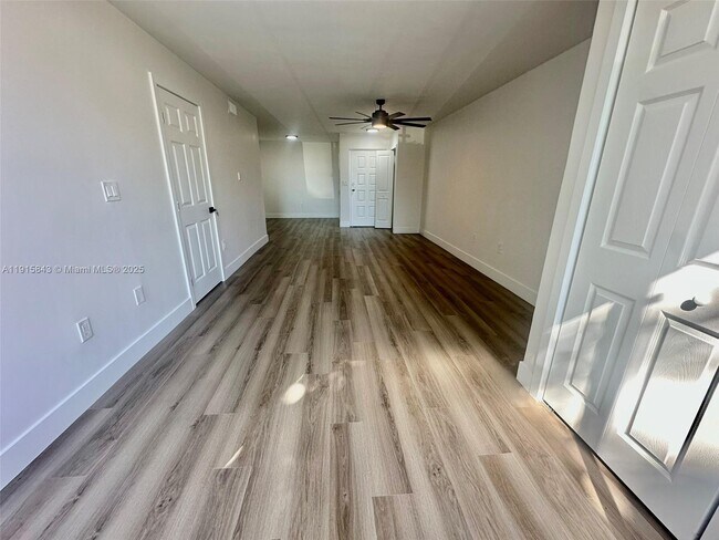 Foto del edificio - 2890 N Oakland Forest Dr