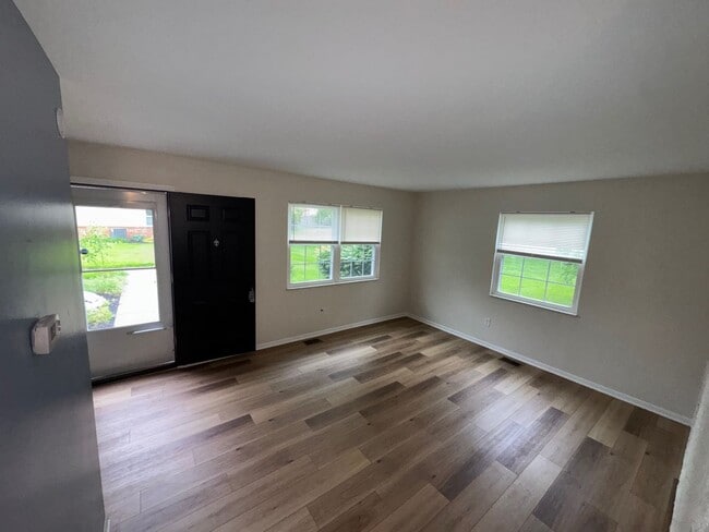 Building Photo - 1303 Lowland Ct