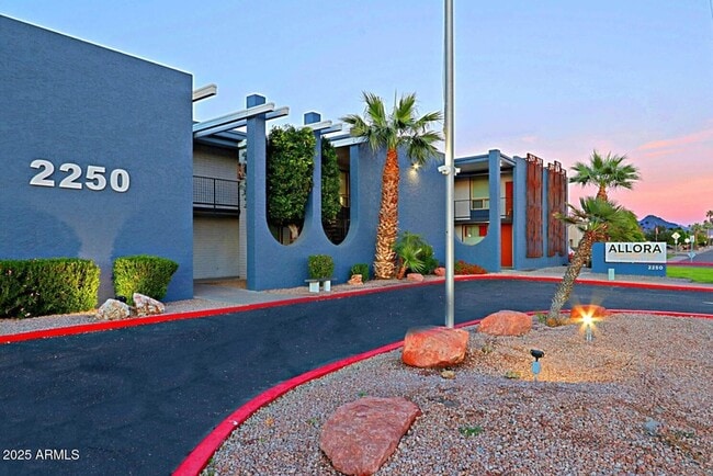 Photo - 2250 W Glendale Ave Apartment