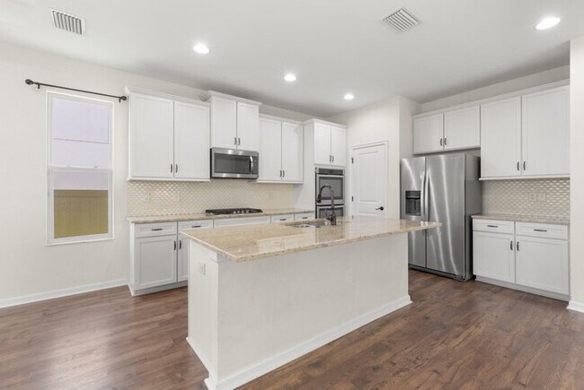 Foto del edificio - BEAUTIFUL Home for Rent in Estancia with T...