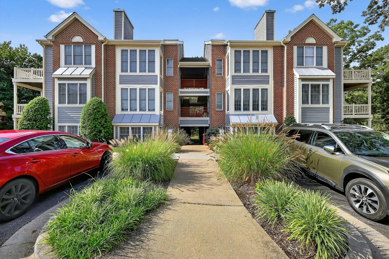 Primary Photo - 2711 Summerview Way