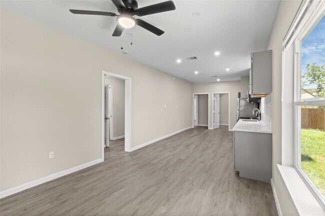 Foto del edificio - 8402 Bassett St