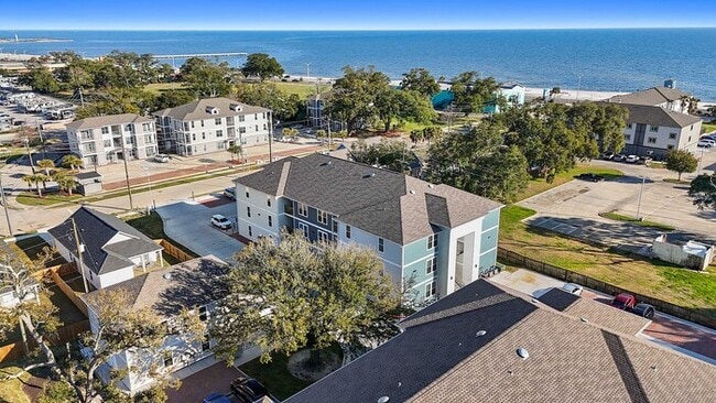 Building Photo - 133 Briarfield Ave