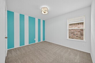 Building Photo - 16600 Lonely Pines Dr