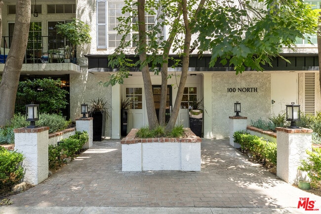 Foto del edificio - 100 N Wetherly Dr