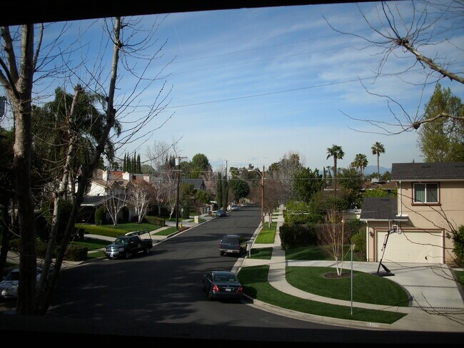 Building Photo - 16022 Moorpark St