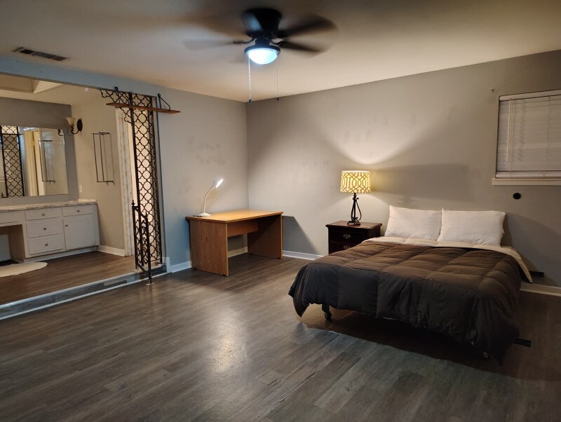 Foto principal - 6172 Whitman Ave