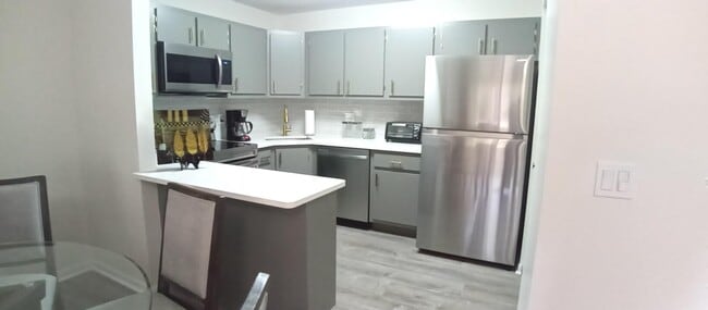 Building Photo - 5927 La Pinata Blvd