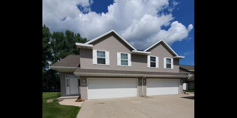 Primary Photo - Large 4 Bedroom Duplex in East De Pere