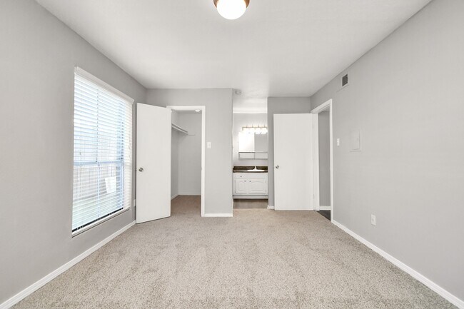 Foto del edificio - 7700 W Airport Blvd