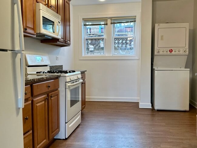 Building Photo - 4318 W Lawrence Ave