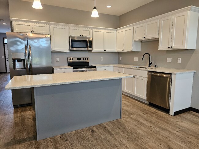 Building Photo - 613 Prairie Rose Trl