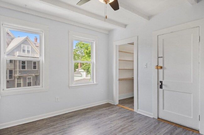 Foto del edificio - 58 Merrymount Rd