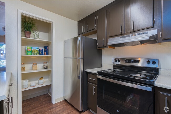 2BR, 1BA - 850SF - Kitchen - Walnut Village