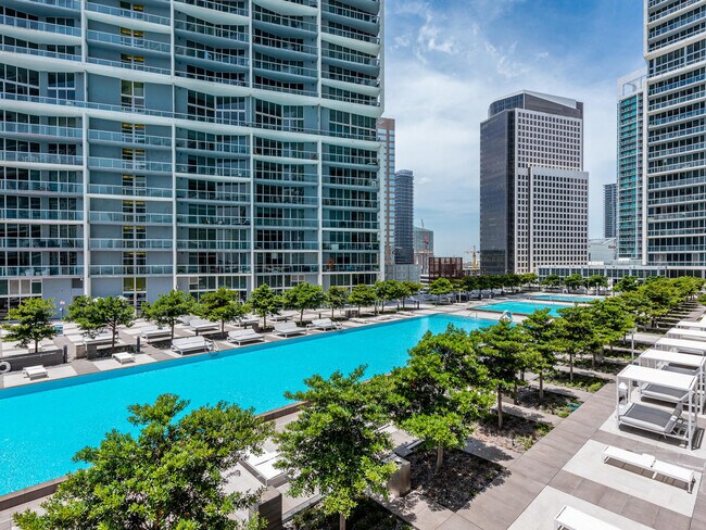 Building Photo - 475 Brickell Ave