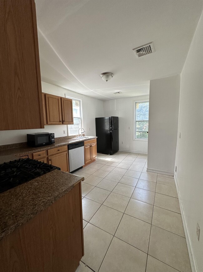 Building Photo - 65 Clifton Pl