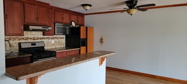 Foto del edificio - 8901 N Western Ave