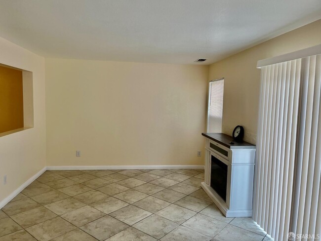 Building Photo - 1713 Crater Peak Way