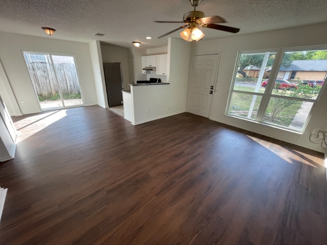 Building Photo - 8826 Meadow Trace St