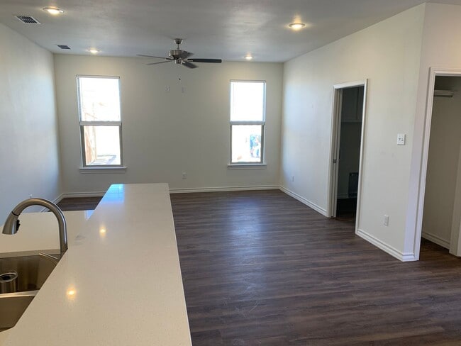 Building Photo - Beautiful brand new!! All the bells and whistles .