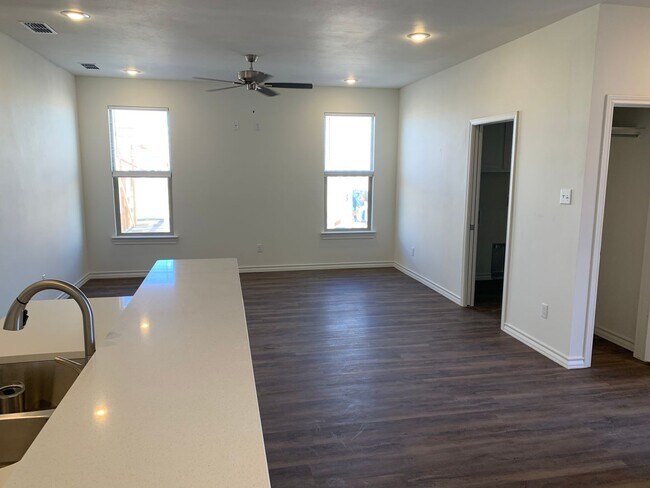 Building Photo - Brand new open concept quartz countertops