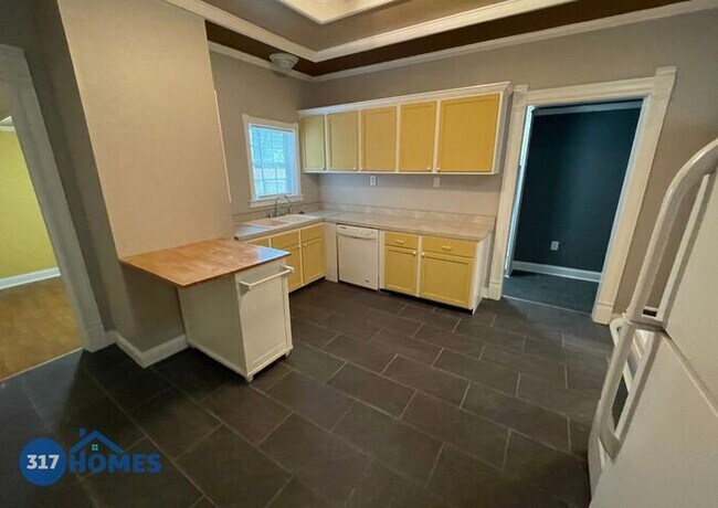 Foto del edificio - Completely renovated 2 bedroom 1 bath Dupl...