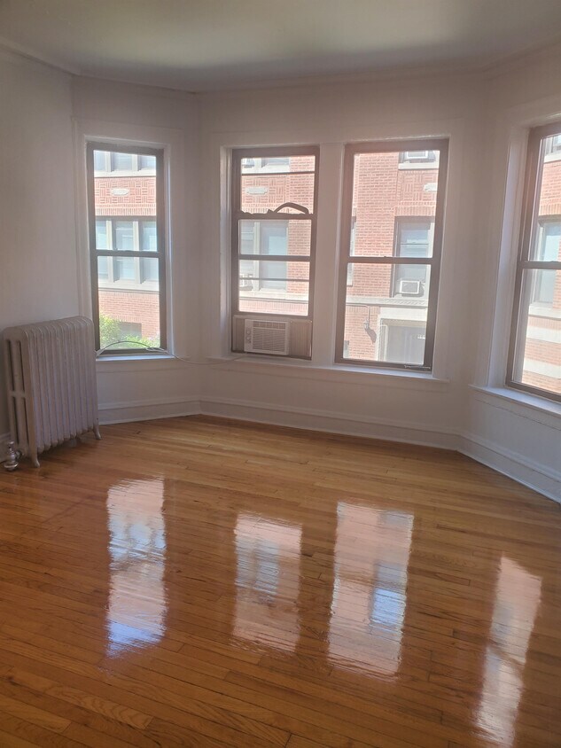 Foto del edificio - 6855 S Crandon Ave