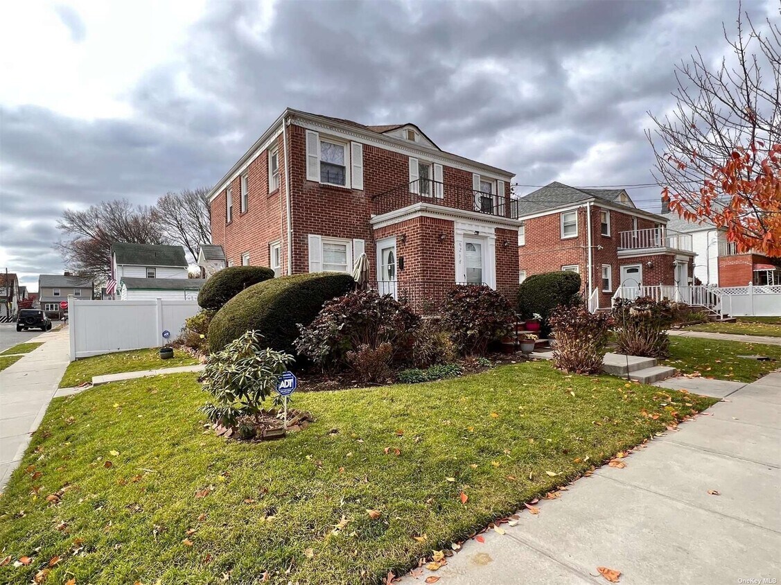 Foto principal - 92-38 220th St