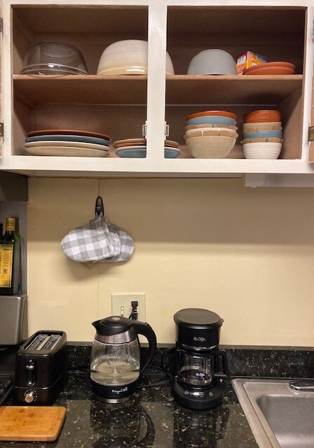 Fully stocked new amenities - 1401 Lake Ave