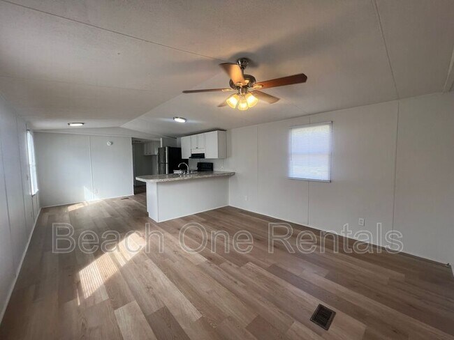 Building Photo - 210 Wren Ln