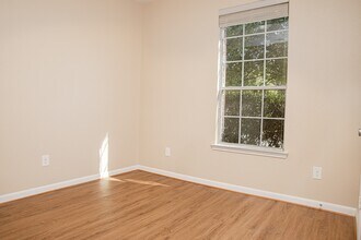 Building Photo - 29735 Legends Green Dr