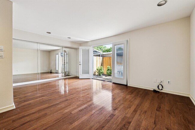 Foto del edificio - 482 N Post Oak Ln