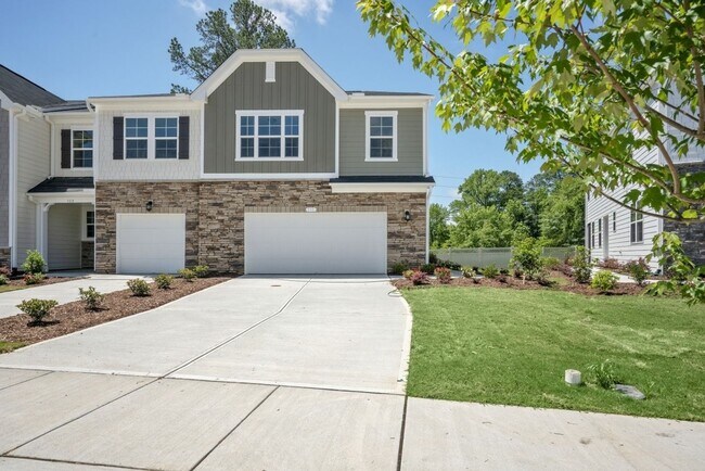 Foto del edificio - End Unit  Townhome | Open floor plan | 2 C...