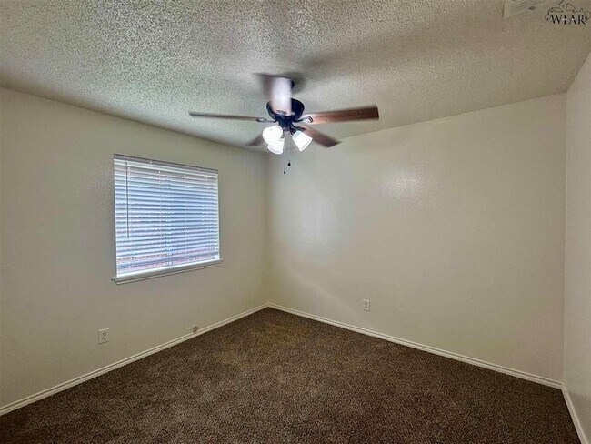 Building Photo - 5008 Bayberry Dr