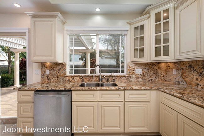 Foto del edificio - 4 br, 3.5 bath House - 610 N Huntington Dr.