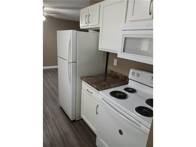 Building Photo - 801 Pearl Ave