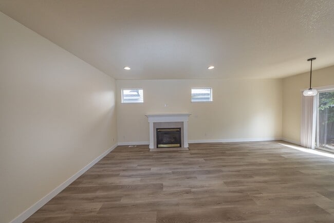 Building Photo - Three bedroom home in Orchards. - JUST UPDATED