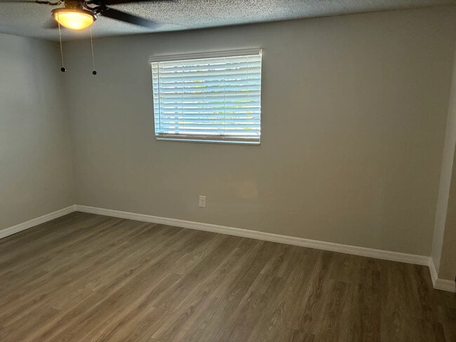 Foto del edificio - 2620 E 33rd Ave