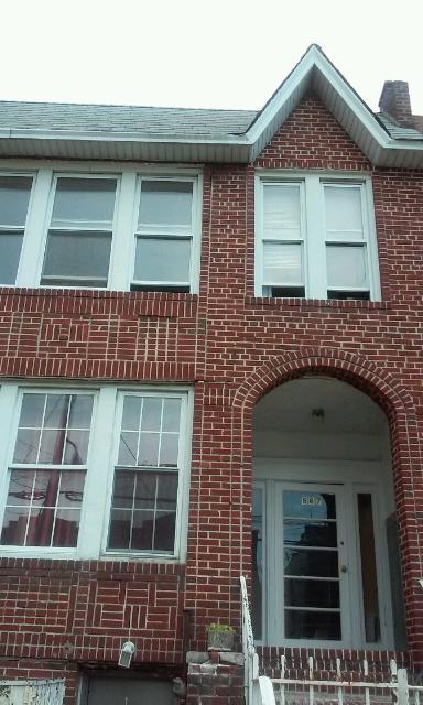 Building Photo - 567 Midwood St