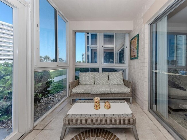 Foto del edificio - 200 The Esplanade N