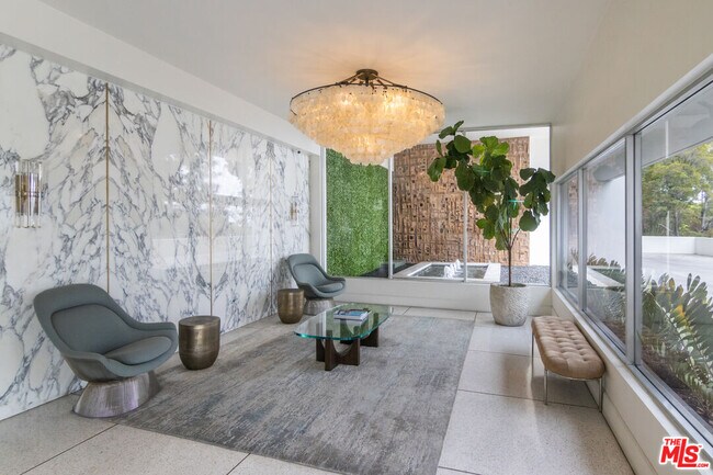 Foto del edificio - 8787 Shoreham Dr