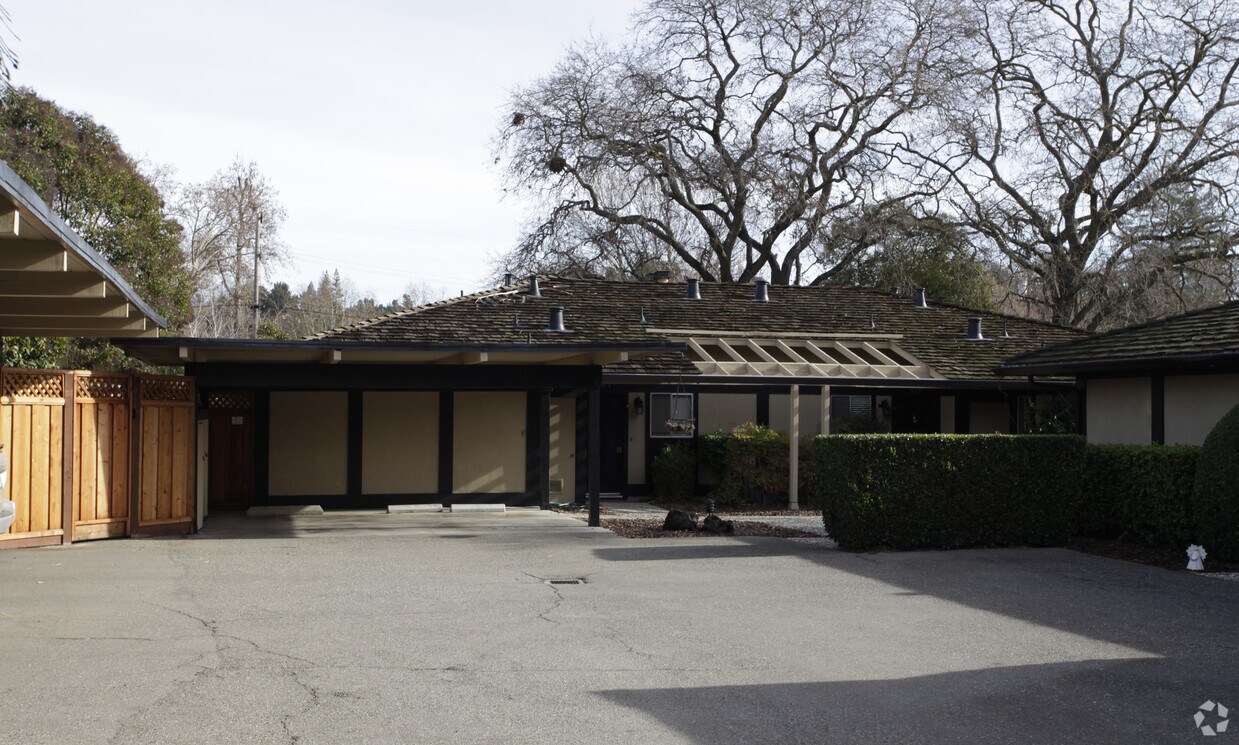 Foto del edificio - 970-972 Almanor Ct